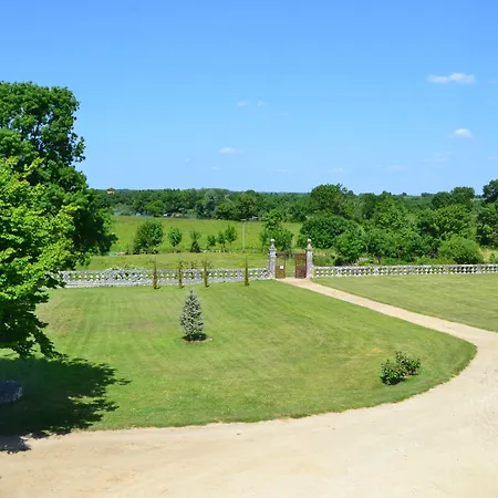 Chateau De Panloy Bed & Breakfast 3*