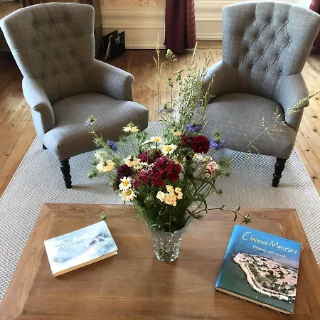 Chateau De Panloy Bed & Breakfast